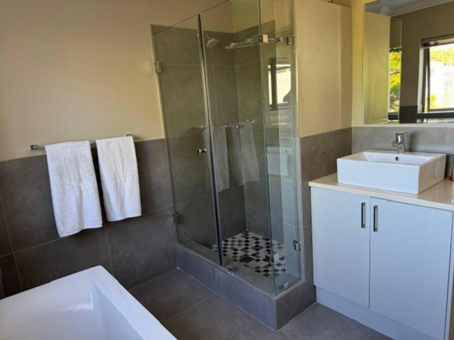 Luxury Townhouse In Stellenbosch Central Extérieur photo